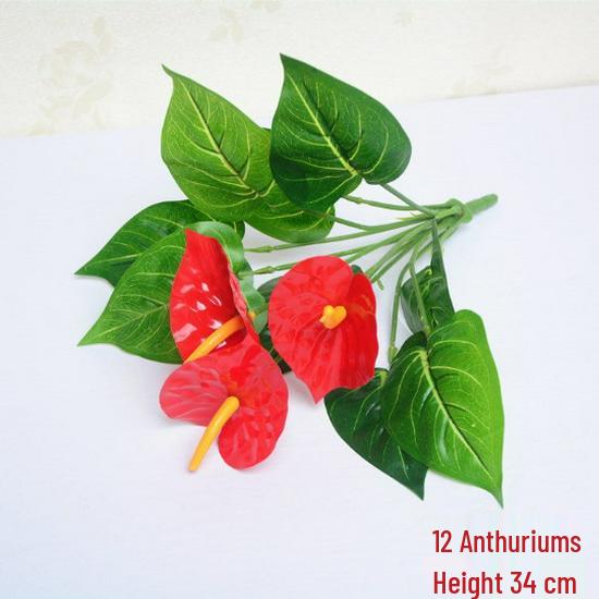 Künstlicher Strauß roter Anthurien: Zimmerdekoration: Topfarrangement mit künstlichem Grün und kleinem Bonsai-Ornament