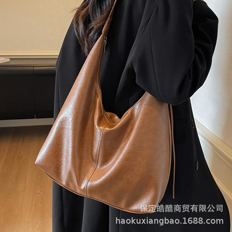 This year's popular bag women's large-capacity 2025 new autumn and winter versatile shoulder bag casual commuter tote bag