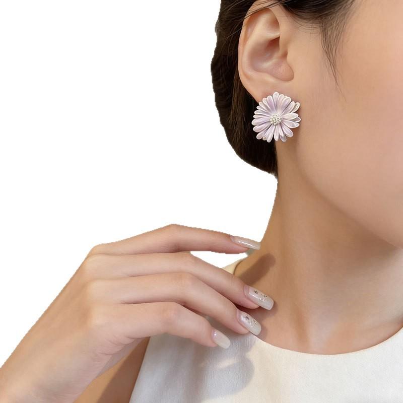 Spring and Summer Super Fairy Sweet Wind Dripping Oil Flower Stud Earrings Simple and Versatile Design Earrings Niche High-end Commuting Earrings