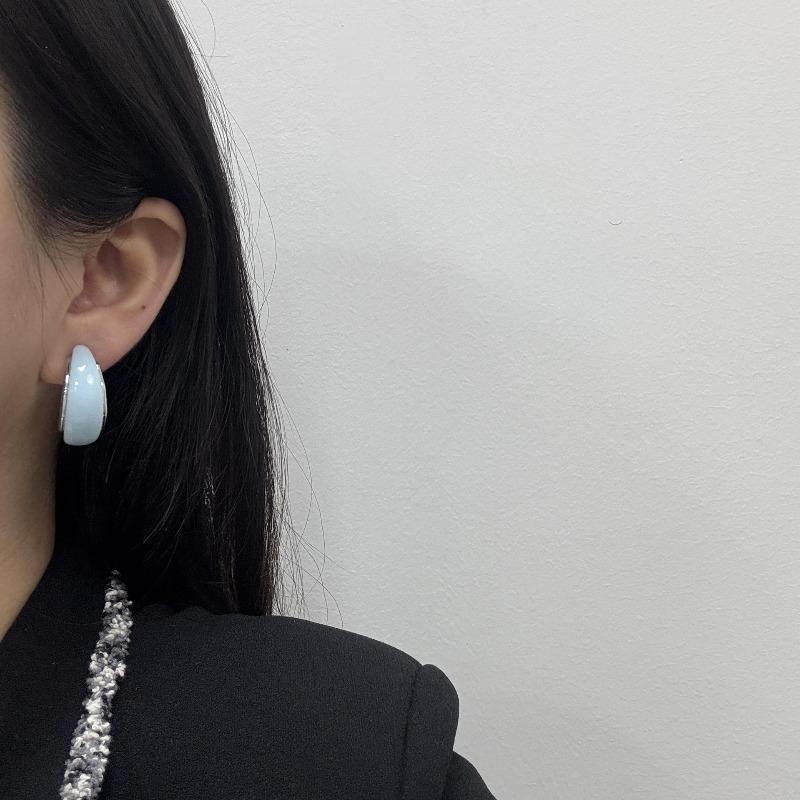 Light Luxury High-End French Retro Geometric Resin Earrings Women'S Korean Versatile Fashion C-Shaped Stud Earrings Versatile Earrings