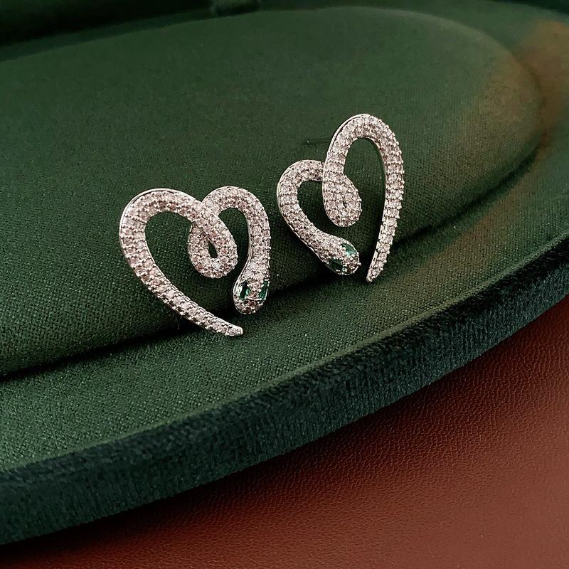 Silbernadel Zirkon Schlangenherz Ohrringe: Elegante, Einzigartige High-End Ohrstecker für Damen
