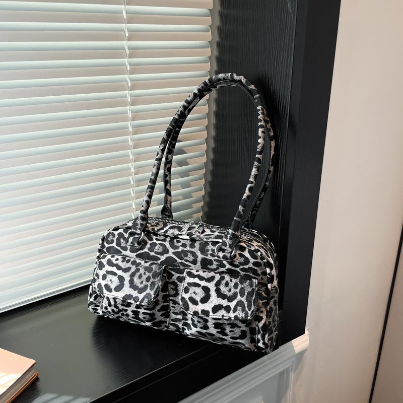 

Портативная сумка подмышкой 2024 года, новая осенняя вместительная персонализированная красивая сумка, женская модная сумка через плечо для поездок на работу