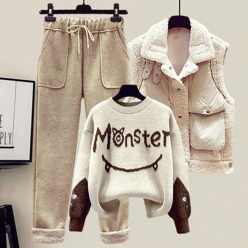Damedresser for høst og vinter, Damevest i lammeull, Strikket genser, Fritidsbukser, Tredelt dress
