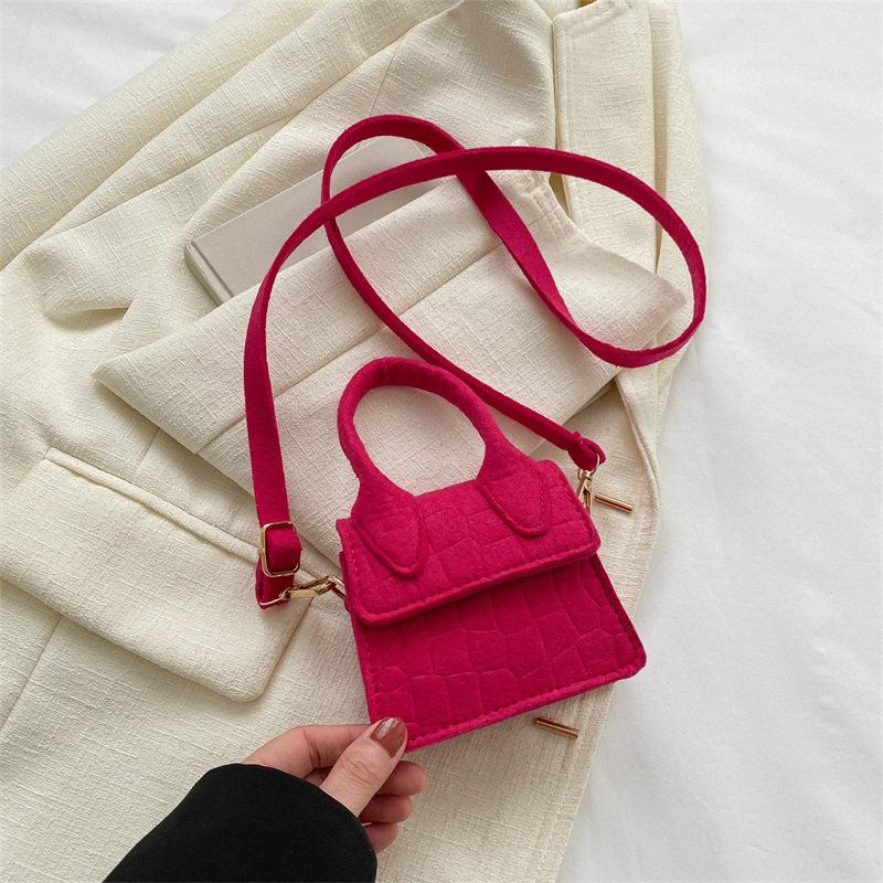 

Trendy retro shoulder small square bag women s 2024 summer new fashion trend bag women s simple casual small bag рожевий червоний колір