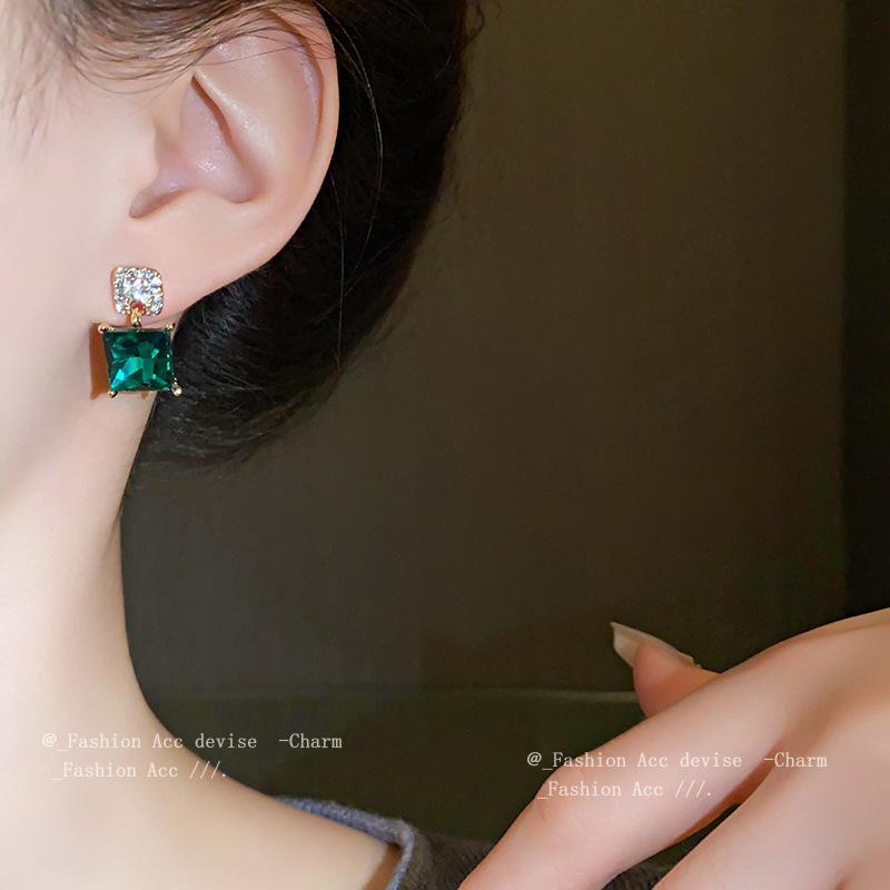 Silver Needle Diamond Geometric Crystal Earrings Retro Light Luxury Premium Stud Earrings ins Fashion Versatile Earrings Women