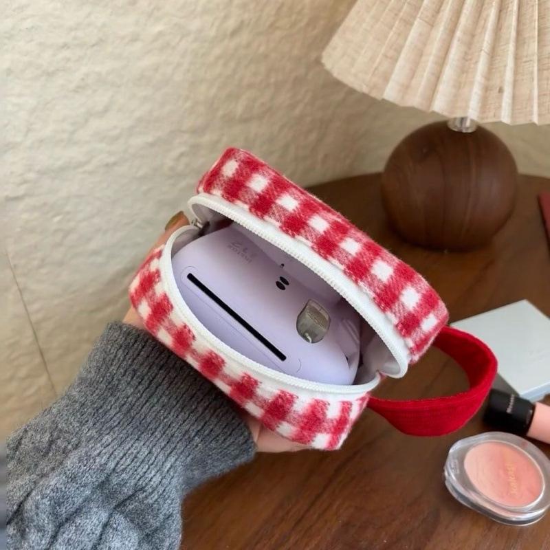 Women's Red Plaid Large-Capacity Makeup Bag – Cute Mini Storage for Lipstick, Camera, and Miscellaneous Items