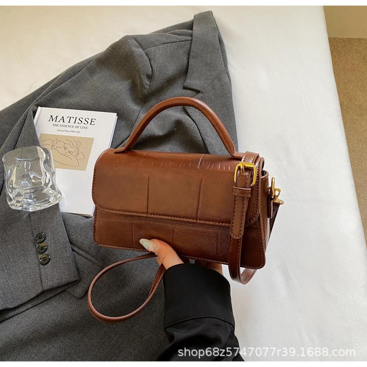 Retro Simple Portable Small Square Bag Women's Old Money Wind Wear Casual Shoulder Messenger Bag Commuter Bag