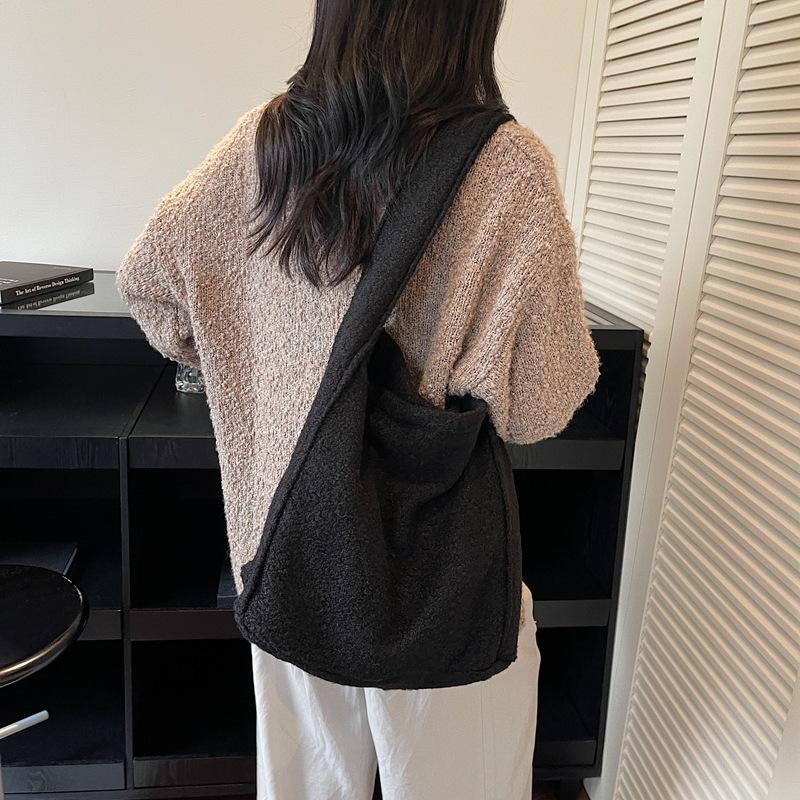 A Unique, Retro, Simple, Fashionable and Stylish Large-capacity Tote Bag, A Niche Single-shoulder Bag for Women