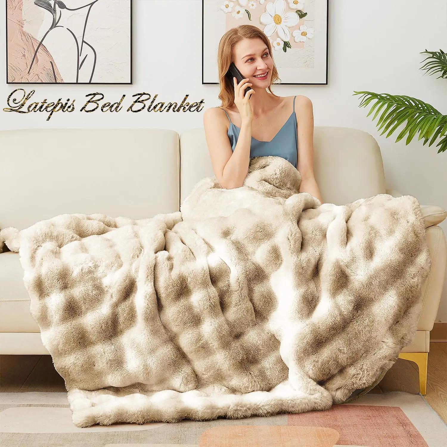 

Double Sided Thickened Warm Soft Faux Rabbit Fur Bubble Plush Blanket Tuscany Style for Office Nap Sofa Throw Bedroom Decor Home темного кольору хакі