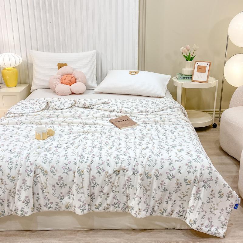 Cool Feeling Class A Ice Cream Summer Cool Quilt, Household Solid Color Summer Quilt Machine Washable Air Conditioner Quilt Summer Ice Silk Thin Quilt