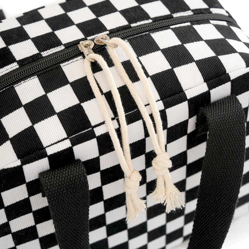 Large-capacity insulated bag fashionable office worker lunch box bag hand-held thickened aluminum film lunch box bag