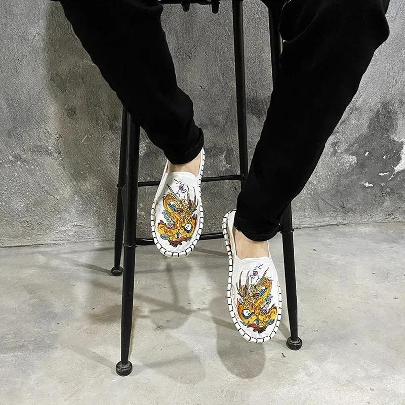 Fashion Cloth Shoes Embroidery Flower Social Guy Male Moccasin-Gommino Student Casual Shoes Fashion National Chinese Style 2024