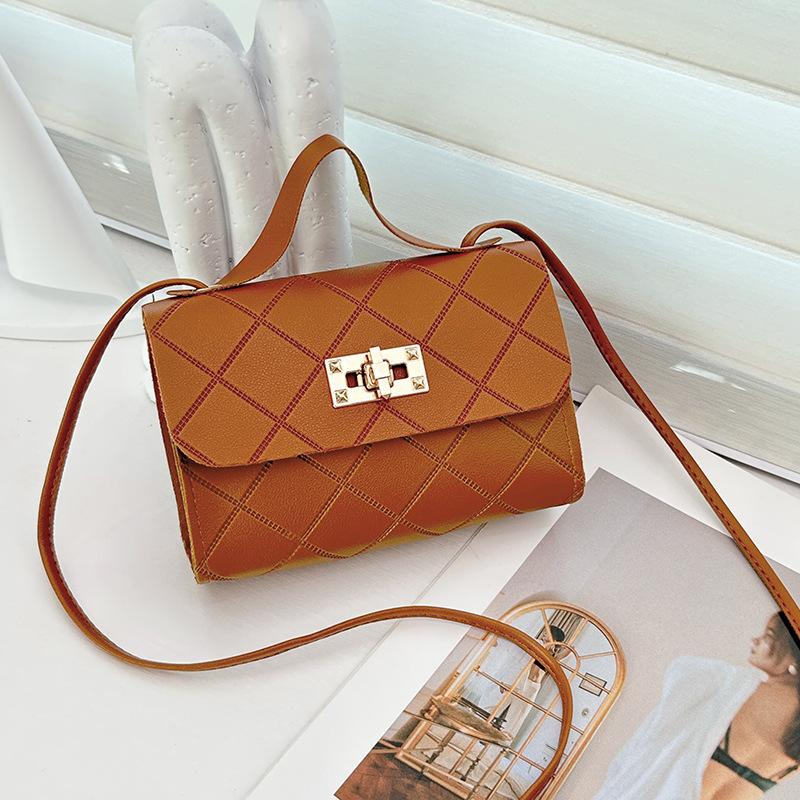 Geantă de umăr crossbody pătrată mică matlasată în relief