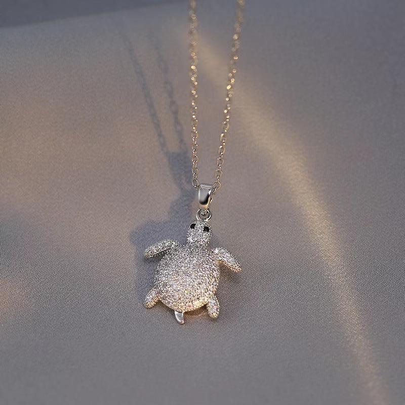 Cross-border best-selling summer new copper pendant women's necklace. Fashionable, light luxury style. Design is niche and sophi