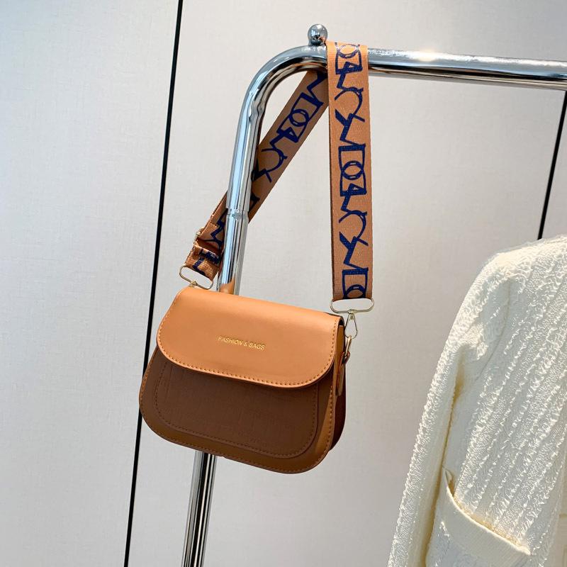 

Нишевая дизайнерская сумка 2025 лето новая модная женская сумка ins в гонконгском стиле ретро сумка-седло универсальная сумка-мессенджер коричневый