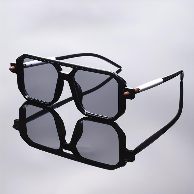 

1 пара модных очков в квадратной оправе, идеально подходящих для любителей моды