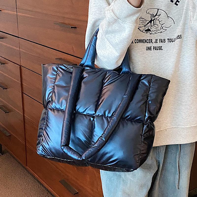 Large capacity lightweight down bag women's 2025 new versatile simple cotton clothes shoulder bag casual portable tote bag