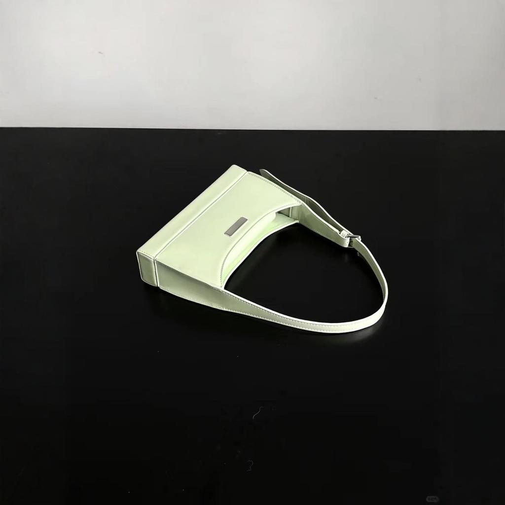 Underarm bag Premium texture small bag 2024 new summer French handbag niche mint green shoulder baguette