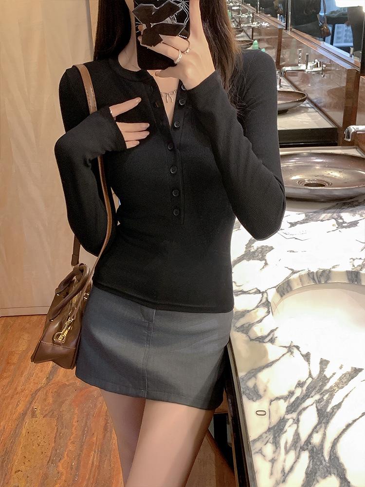 American Spicy Girl V-Neck Button-Up Long Sleeve Slimming T-Shirt for Women - Solid Color, Inner Layer, High-End Feel, Autumn/Winter.