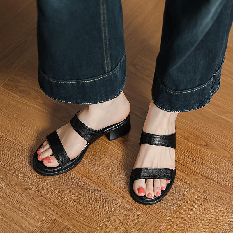 French Retro One-strip Summer New Slippers for Women with Thick Heels and Soft Sole, No Fatigue, Mid-heels and Outer Sandals