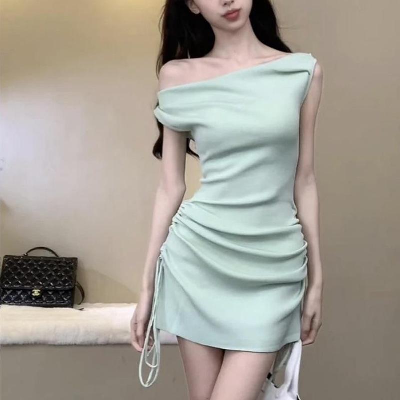 

One-Shoulder Sexy Green Slim-Fit Pleated Dress with Lace-Up Waist One Size