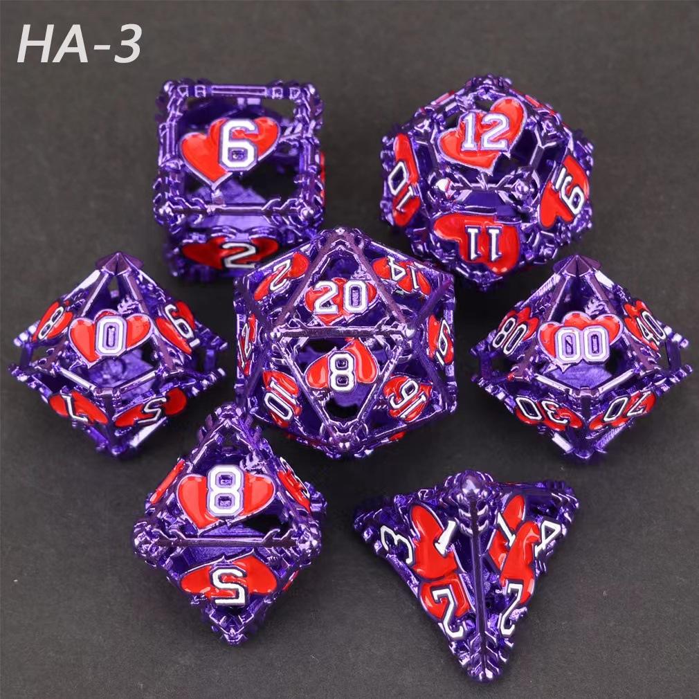 

Металлические игральные кости, 7 шт. Полые игральные кости с многогранной гравировкой для обучающей игры красный/фиолетовый