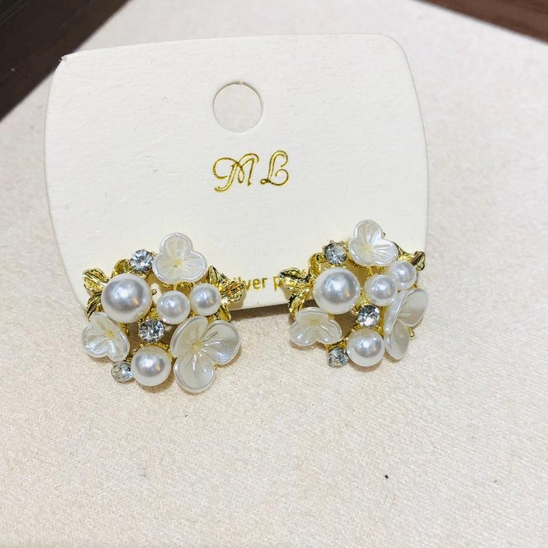 Vielseitige Perlenblumen-Ohrstecker S925 Silberstift Nische Modedesign Sinn Hochwertiger Schmuck Großhandel