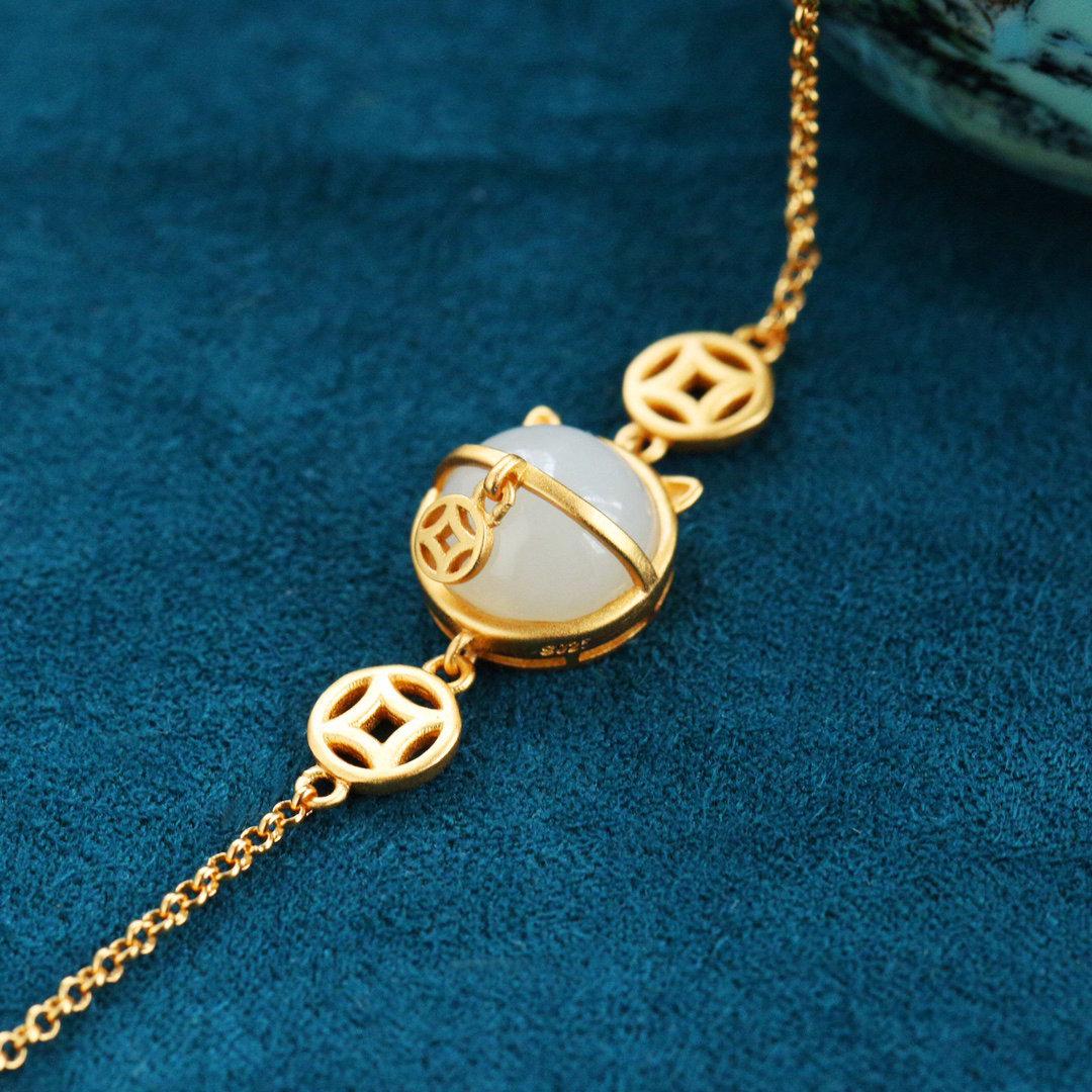 

Сертифицированный браслет из стерлингового серебра 925 пробы с позолотой, с нефритом Хетиан в виде счастливого кота - Нефритовые украшения в древнем стиле для Ханфу 925 Silver