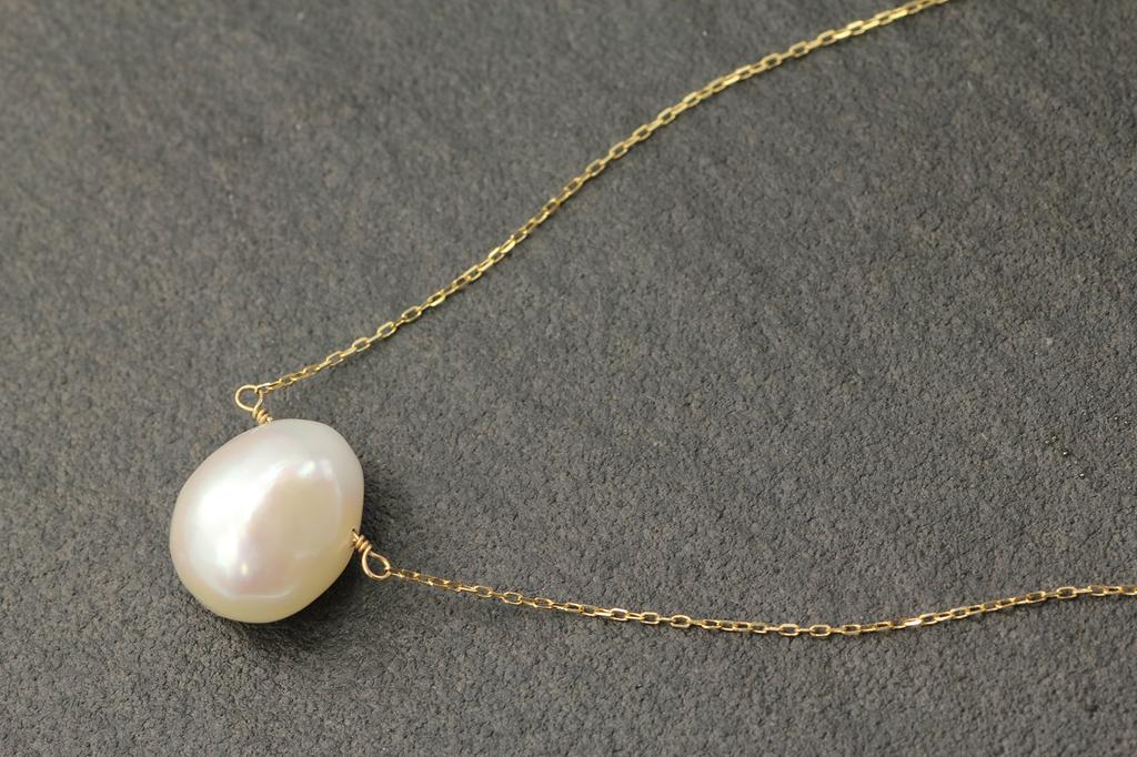 Candy Baroque Single Freshwater Pearl Necklace in 10K Yellow Gold (ya-mhtk-ygtpl)