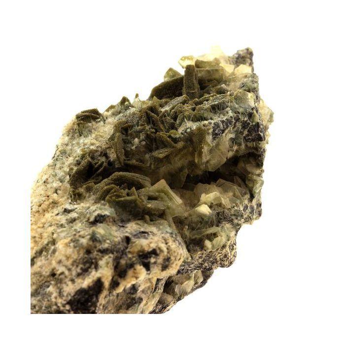 Pierres et Minéraux. Prehnite. 1429.0 ct. St Christophe-en-Oisans, Isère, France..