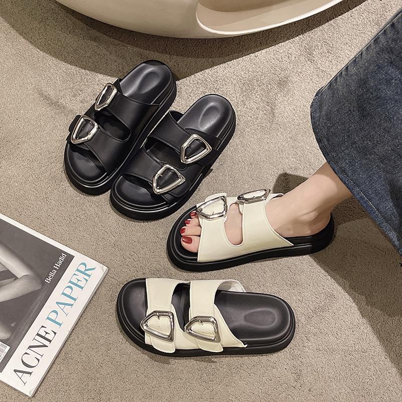 Internet celebrity French thick-soled cool slippers women's summer niche 2025 Korean version of the new versatile beach shoes