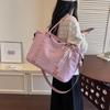 Women's Portable Travel Bag: Lightweight, Large Capacity, Ideal for Short Trips and as Carry-On Luggage.