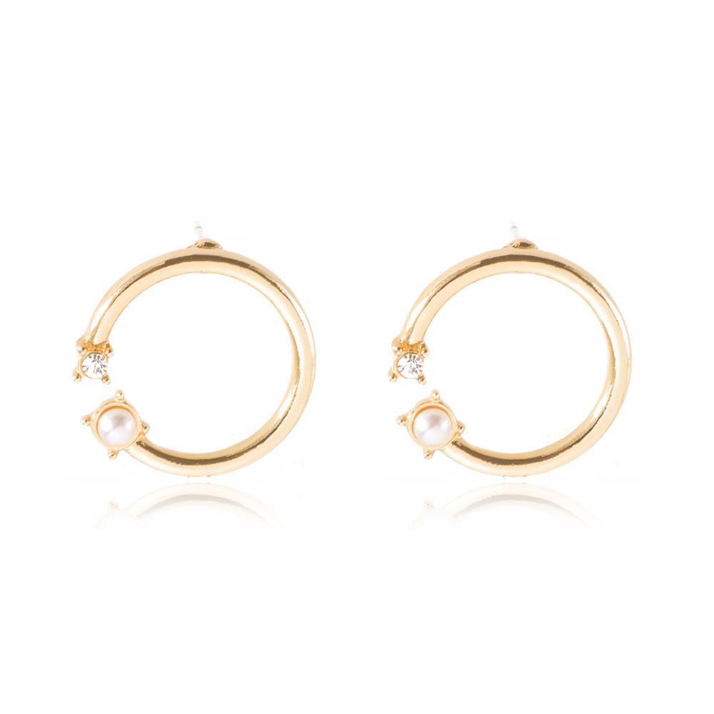 Elegant Pearl Alloy Stud Earrings Womens Geometric Design Modern Fashion