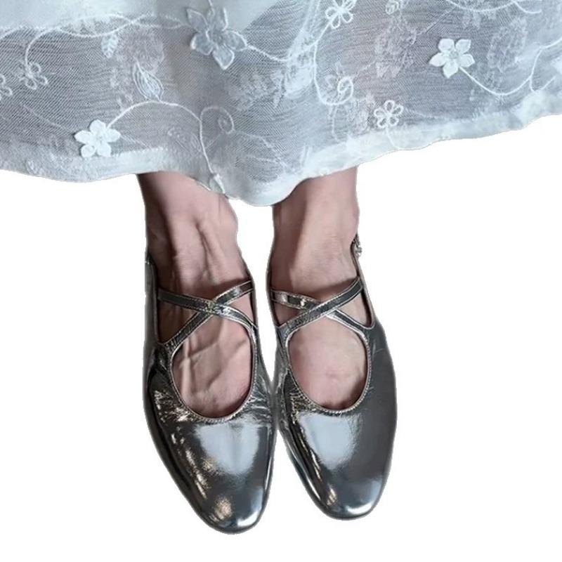 Silver versatile cross-strap flat-bottomed bag head sandals women's outer wear summer new round head light mouth rear empty single shoes