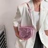 Le sac populaire de cette année nouveau 2025 couleur bonbon Mori style étranger à une épaule personnalité oblique femmes visage lumineux sac selle