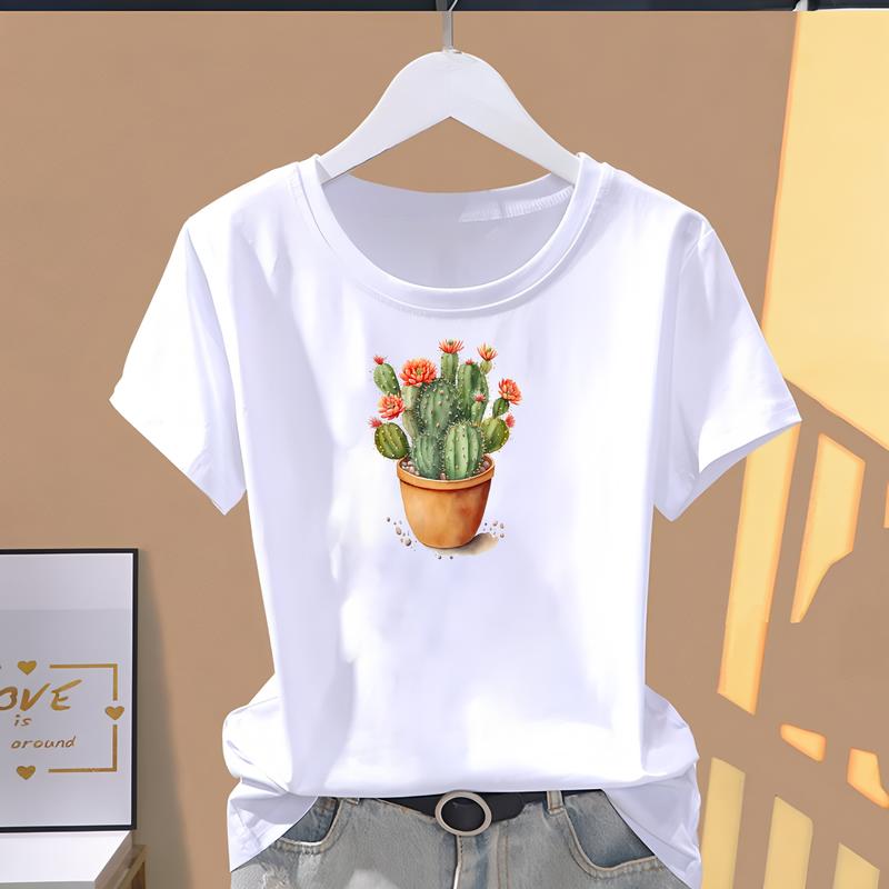 Cute pattern printed women's summer T-shirt, short-sleeve trendy daily fashion top.
