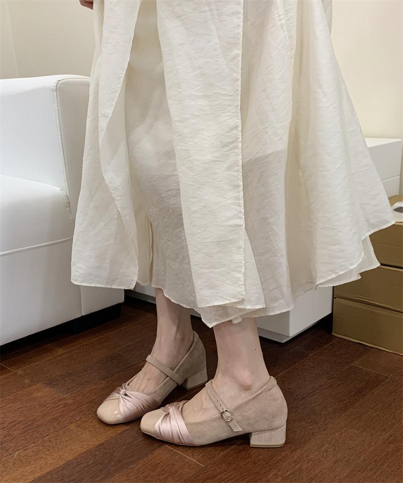 

Baotou thick heel single shoes women s spring and autumn new design sense lace late evening breeze splicing grandma shoes 39 телесный