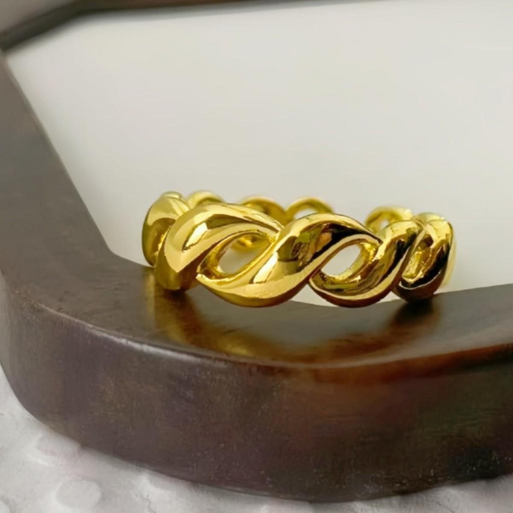 Elegant Twisted Open Adjustable Women's Ring - High-End Light Luxury Fashion Design, Versatile with Refined Temperament.