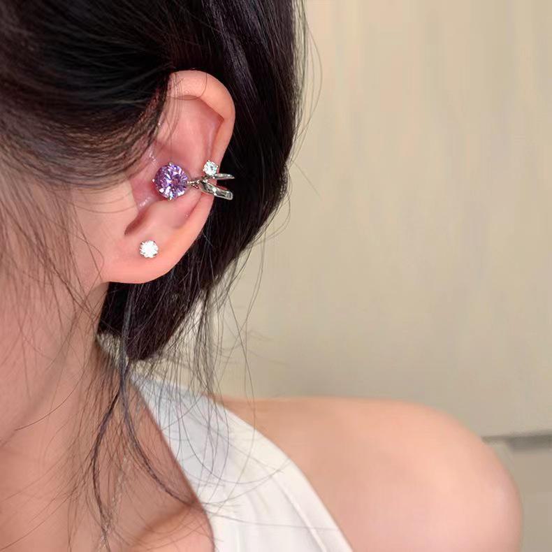 "Elegant Zircon Ear Cuff for Women - Clip-On Light Bulb Design, No Piercings Needed, Luxury & Trendy Style"