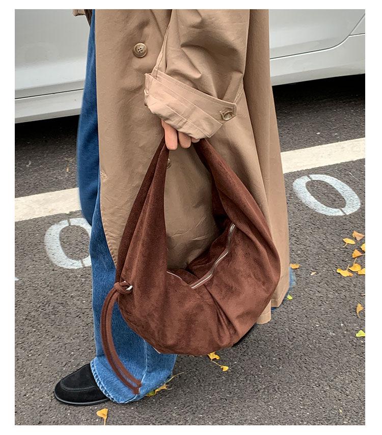 Korean-Style Suede Shoulder Bag: Solid Color, Large Capacity Underarm Dumpling Design