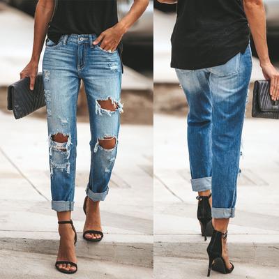 Lässige, gewaschene Damen-Jeans im Street-Style mit geradem Bein und zerrissenen Löchern