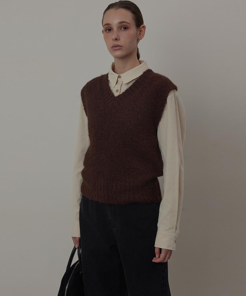 Kwinseulaebis Hairy V-Neck Knit Vest