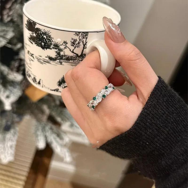 Retro Light Luxury   Inlaid Green Ring Diamonds Oval Slanted Pointed Crystals Ring Shining Trend Simple Party Jewelry