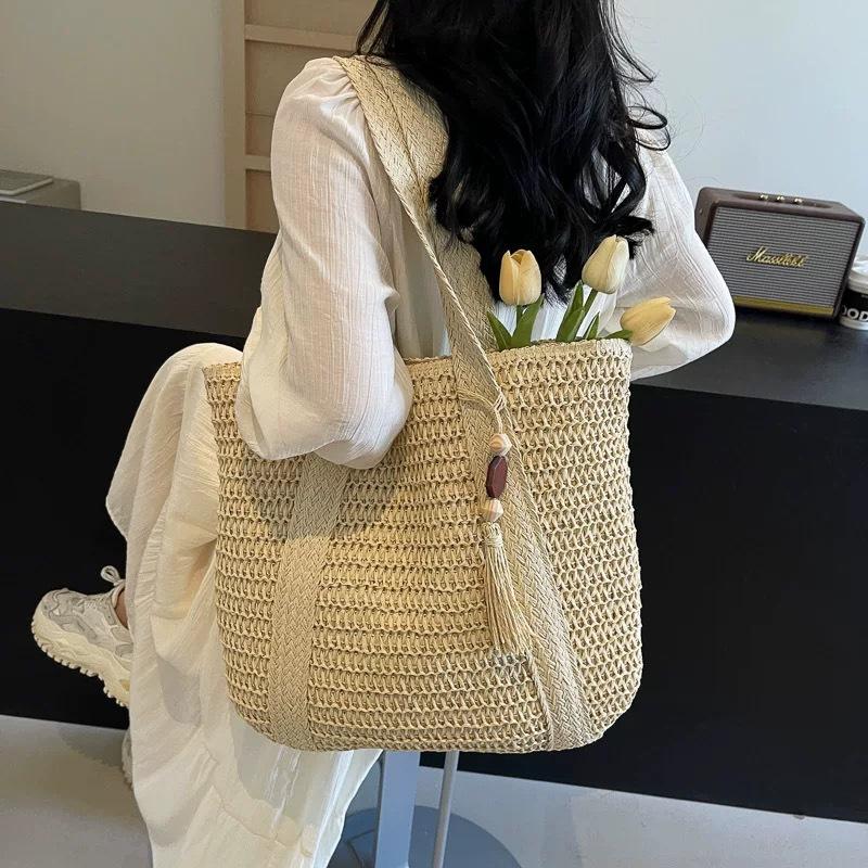 Fashion single shoulder straw woven beach wrapping machine weaving straw woven bag mahogany pendant large capacity woven bag tote bag