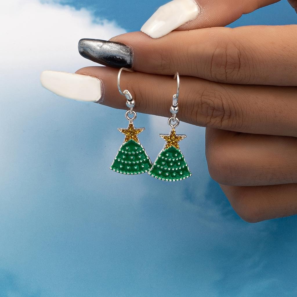 A pair of simple and stylish Christmas tree earrings, classic elegance and high-end women's earrings, suitable for Christmas