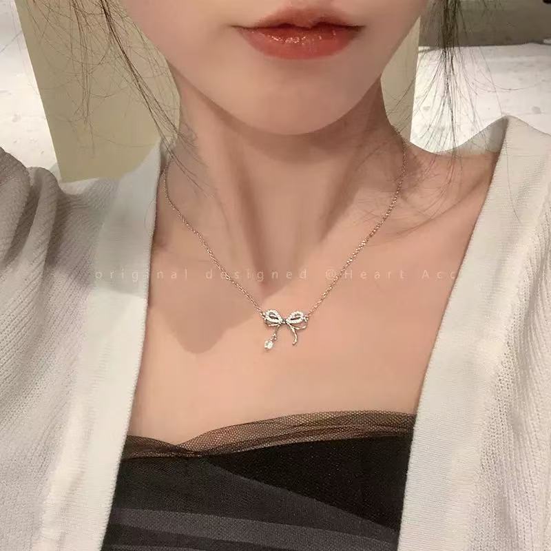 Camellia Love Retro Camellia Pearl Necklace Women's Light Luxury Niche Design Clavicle Chain Necklace