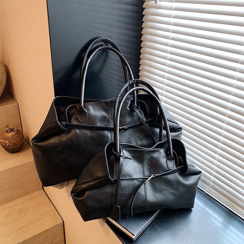 2025 new retro large-capacity underarm bag female Sen Meng fashion one-shoulder messenger tote bag retro croissant bag