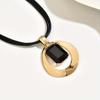 1 Schwarze Seilkette mit unregelmäßigem Ring-Anhänger | Eingefasster schwarzer quadratischer synthetischer Edelstein, Eleganter Vintage-Stil, Ideal für den täglichen Gebrauch und als Geschenk