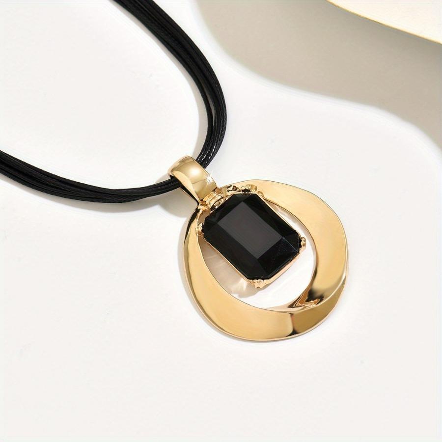 1 Schwarze Seilkette mit unregelmäßigem Ring-Anhänger | Eingefasster schwarzer quadratischer synthetischer Edelstein, Eleganter Vintage-Stil, Ideal für den täglichen Gebrauch und als Geschenk