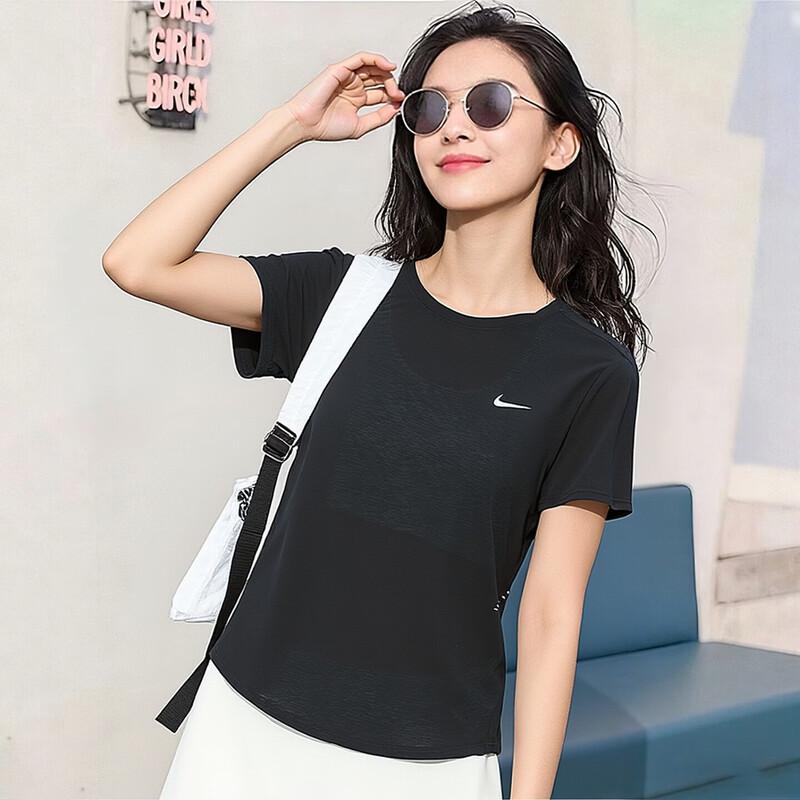 

Nike Women s Crew Neck Short Sleeve T-Shirt M